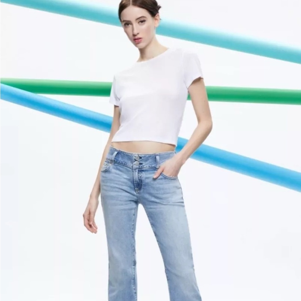 Alice + Olivia  crop flared Jean SZ 28 double button